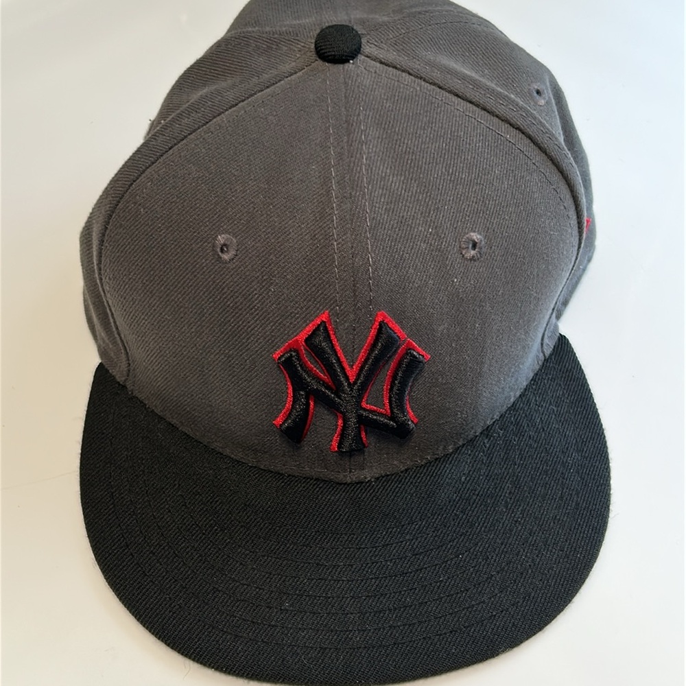 New Era 59Fifty NY Yankees Steel Gray/Black Flat Brim Fitted Sz 7.5 Ball Cap
